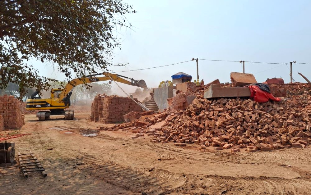 ছাত্র হত্যাকারী সাঈদ চেয়ারম্যানের ইটভাটা গুঁড়িয়ে দিল প্রশাসন